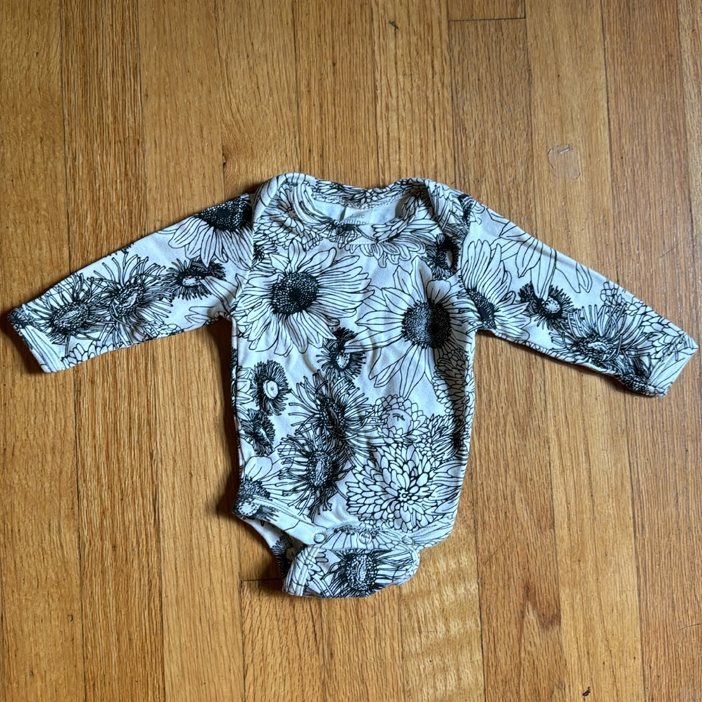 Kate Quinn 0-3m organic cotton long sleeve bodysuit